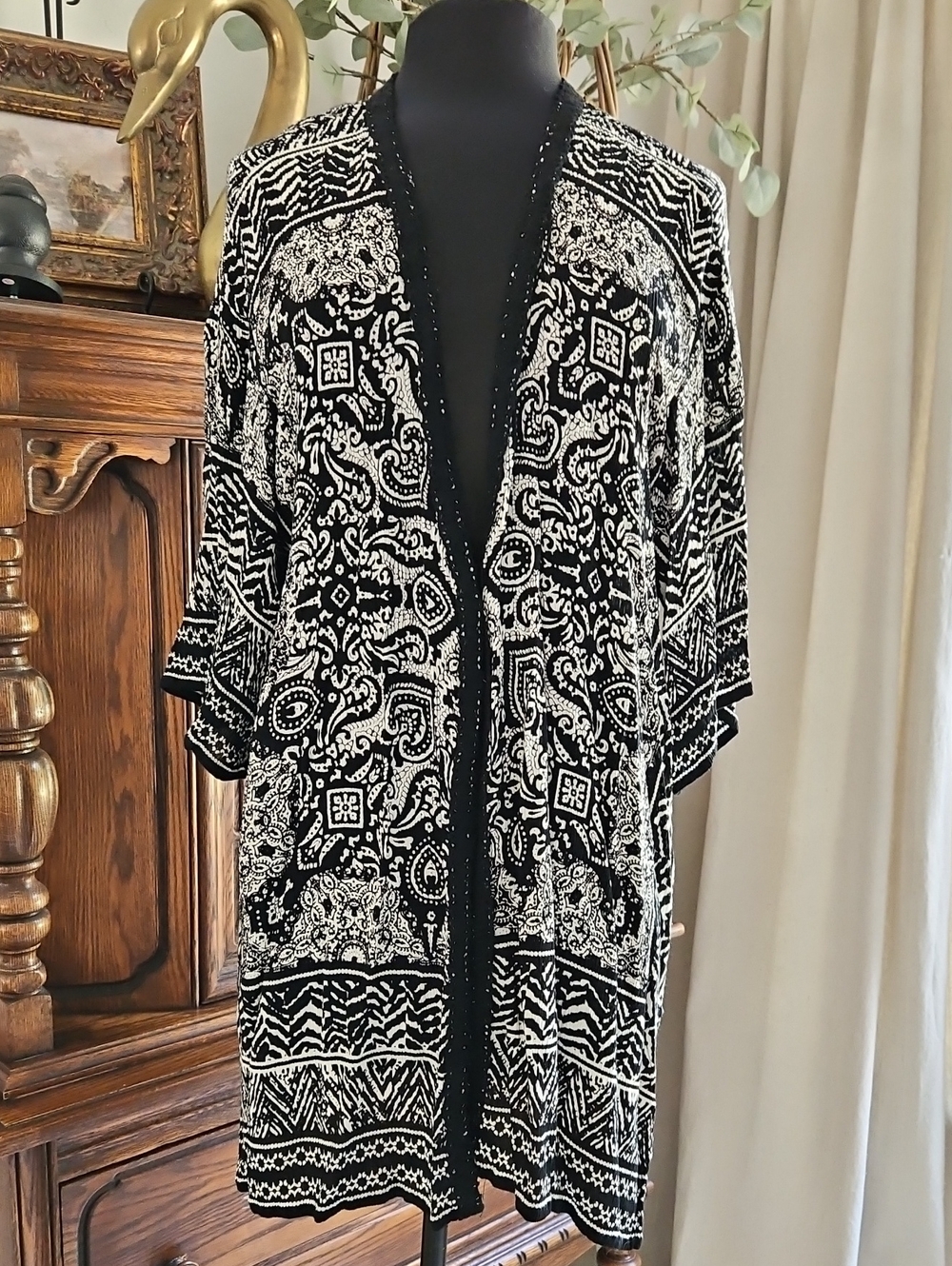 BILA Black & White Paisley Kimono Cardigan/ Cover Up. Size XS/S
